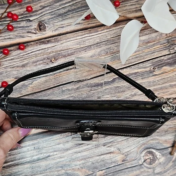 COACH BLACK LEATHER BUCKLE POCKET WRISTLET - Picture 5 of 16